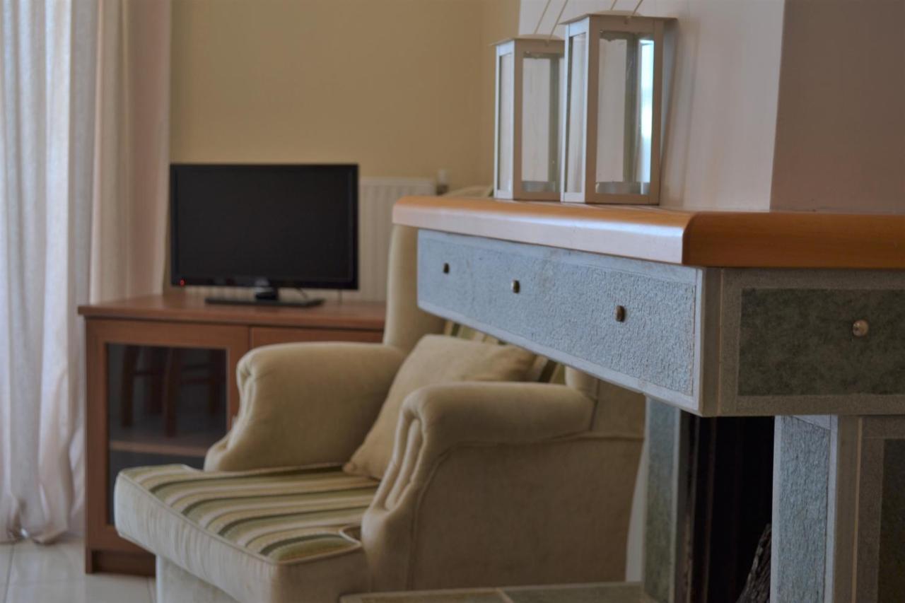 Politia Villas Каристос Екстериор снимка