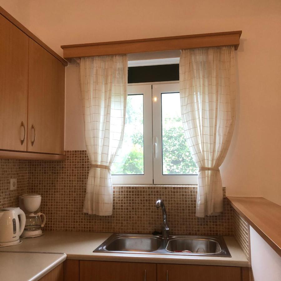 Politia Villas Каристос Екстериор снимка