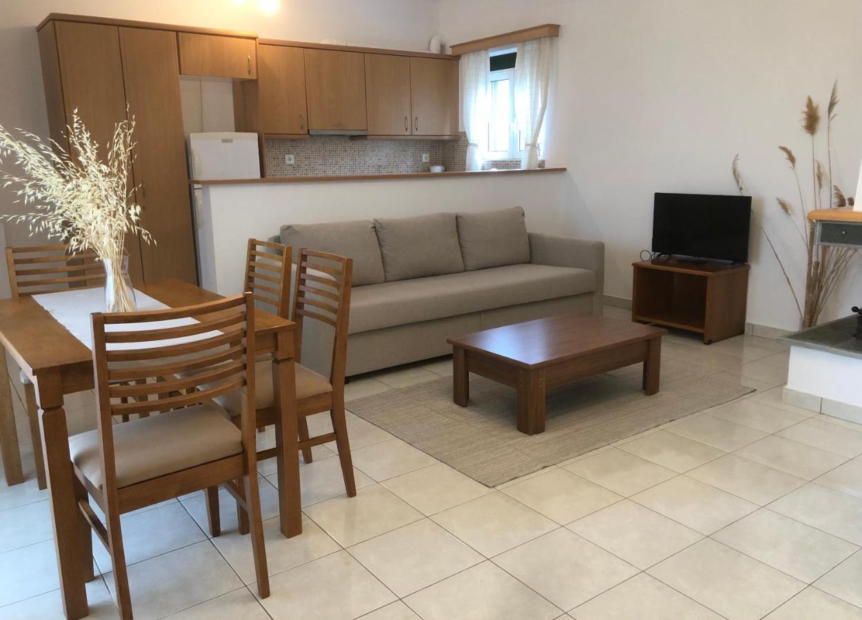 Politia Villas Каристос Екстериор снимка