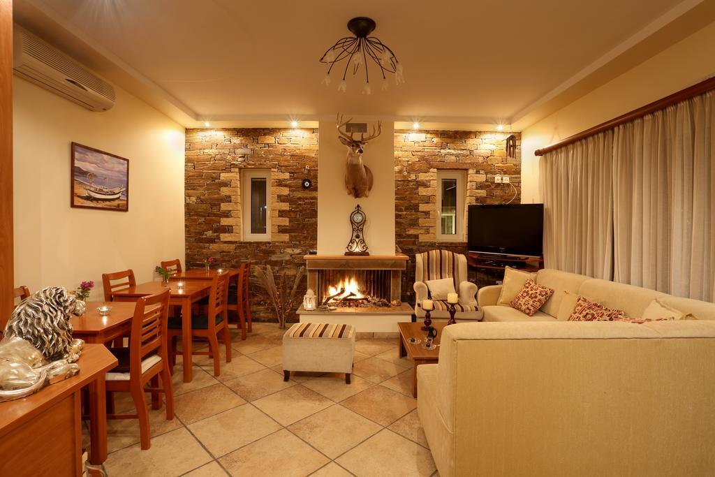 Politia Villas Каристос Екстериор снимка