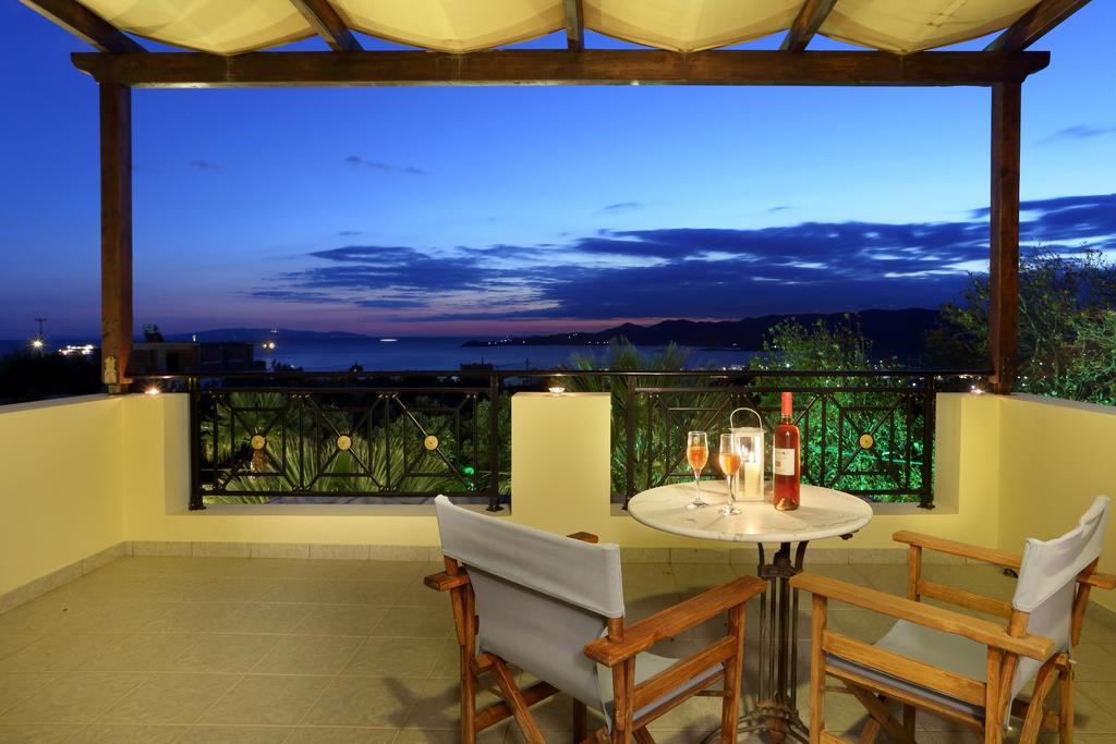 Politia Villas Каристос Стая снимка